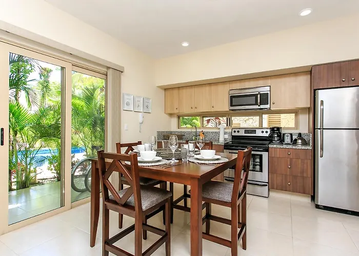 Apartamento Complex With An Alluring Pool & Tropical Vibes By Stella Rentals!