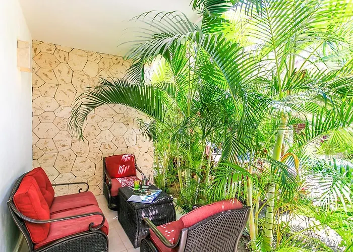Apartamento Complex With An Alluring Pool & Tropical Vibes By Stella Rentals!