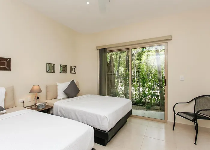Complex With An Alluring Pool & Tropical Vibes By Stella Rentals! *