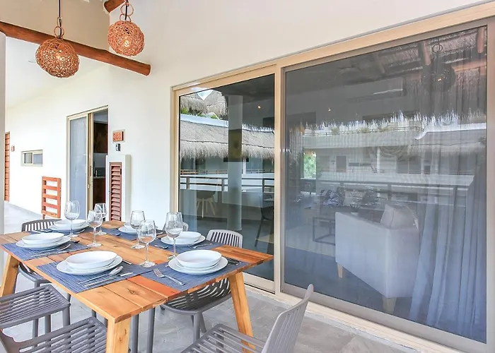 Complex With An Alluring Pool & Tropical Vibes By Stella Rentals! *