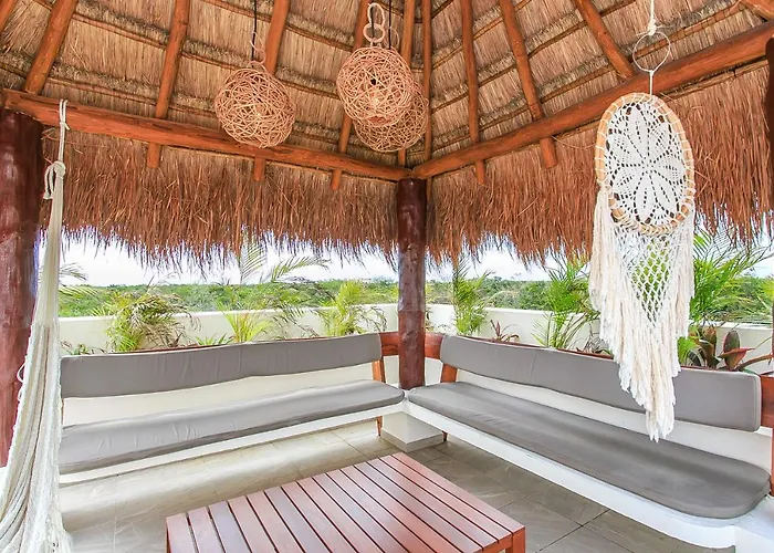 Complex With An Alluring Pool & Tropical Vibes By Stella Rentals!