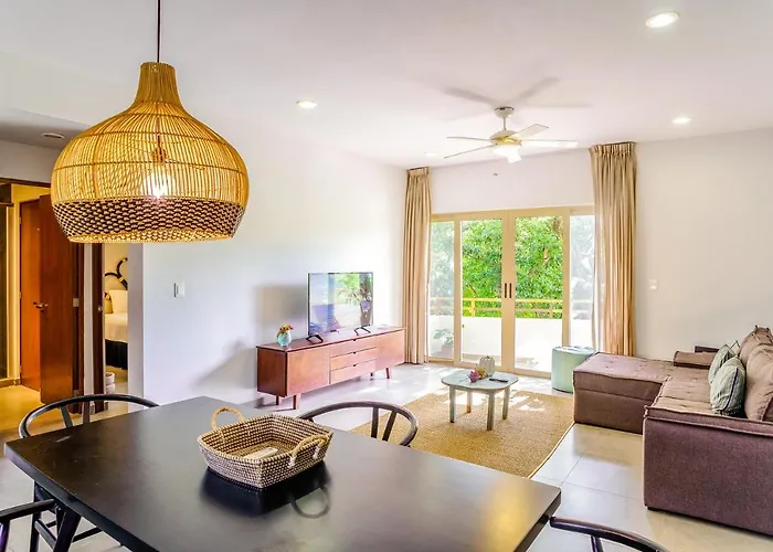 Complex With An Alluring Pool & Tropical Vibes By Stella Rentals! Apartamento