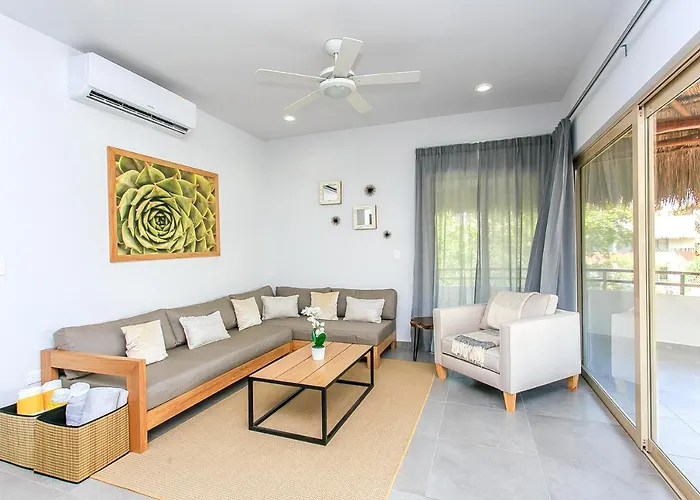 Complex With An Alluring Pool & Tropical Vibes By Stella Rentals! Apartamento