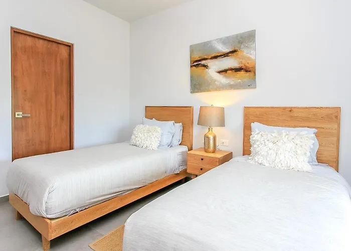 Apartamento Complex With An Alluring Pool & Tropical Vibes By Stella Rentals!